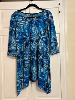 Lbisse Blue Floral Handkerchief-Hem Tunic Top size XL